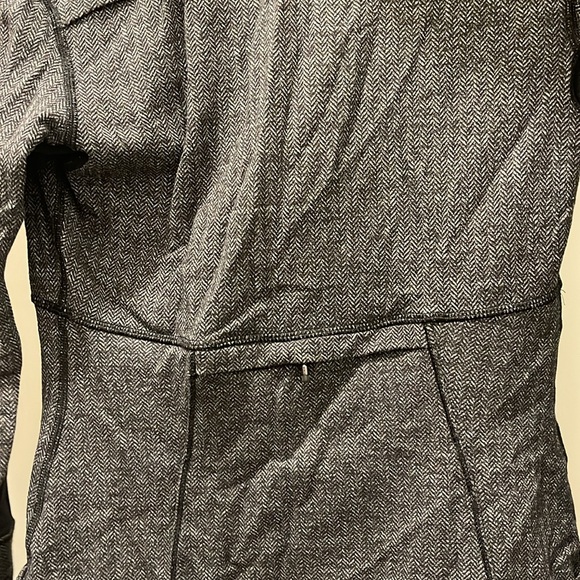 Lululemon 1/2 Zip - Picture 11 of 16